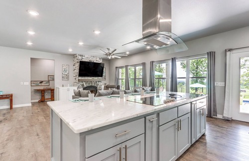 Farmington Villa | Farmington Villa: Pool, 5 Mi to Razorback Stadium