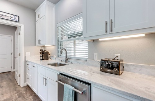Farmington Villa | Farmington Villa: Pool, 5 Mi to Razorback Stadium