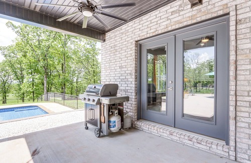 Farmington Villa | Farmington Villa: Pool, 5 Mi to Razorback Stadium