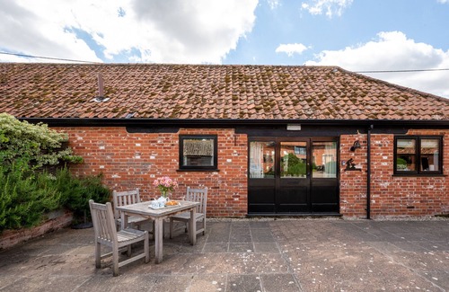 Woodbridge House | Farriers Cottage - Two Bedroom House, Sleeps 3