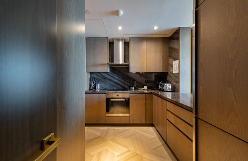 Palm Jumeirah Apartment | Fascinating 1BR with Burj Arab View at FIVE Palm