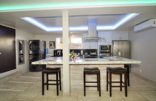 Burbank House | Fascinating single house in heart of Silicon Valley! Business & Family friendly!