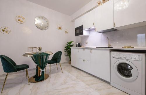 San Donato Apartment | FASHION APARTMENT GOLD Bologna with JACUZZI & CAR GARAGE