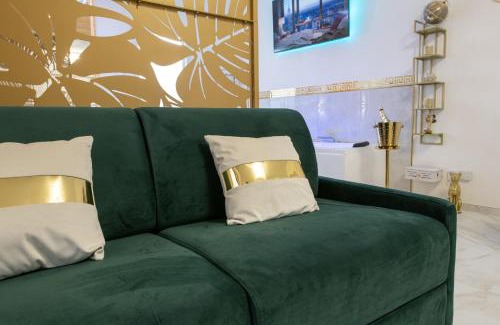San Donato Apartment | FASHION APARTMENT GOLD Bologna with JACUZZI & CAR GARAGE