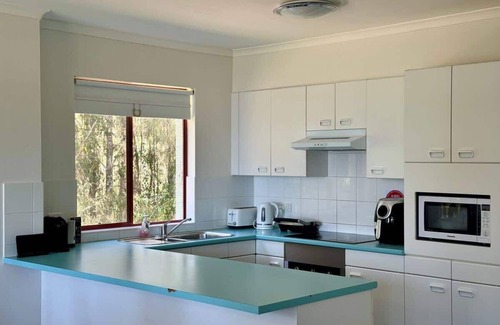 Mollymook Beach Apartment | Fathoms 5 Summary: Fa