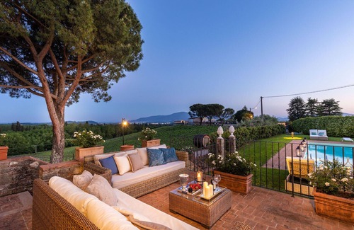 Capannori Villa | FATTORIA CAMIGLIANO Winery & Farmhouse with Pool