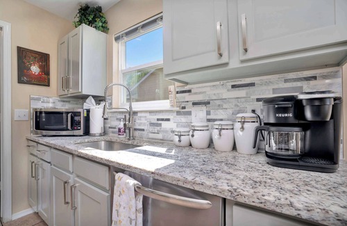 Fayetteville House | Fayetteville Getaway -2 King Beds 5 mi from U of A