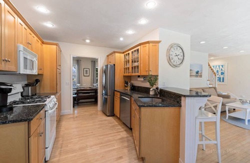 Dennis House | Feather Bedder Than Most: 014-D Upscale, Private, Heated Pool, Near Beaches