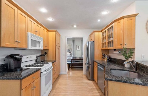 Dennis House | Feather Bedder Than Most: 014-D Upscale, Private, Heated Pool, Near Beaches