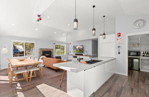 Thredbo Ski Chalet | Feathers Lodge
