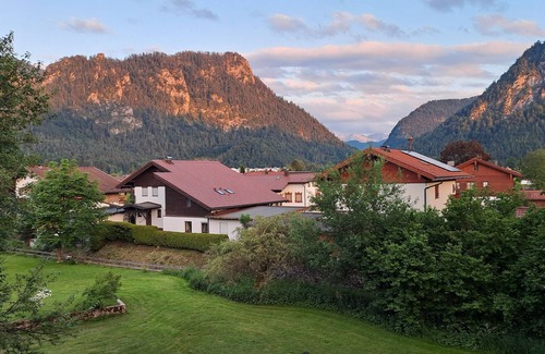 Inzell Apartment | Feel-good apartment ALPINA, balcony, USB charging, WLAN