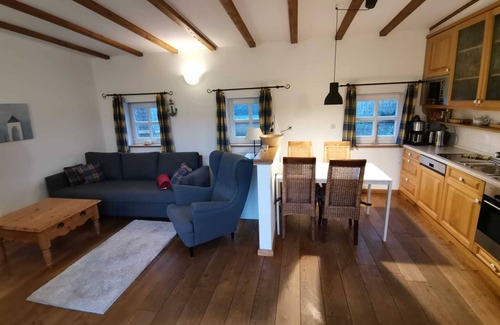 Großwurden House | Feel-good oasis right by the sea with a beautiful garden and mature trees
