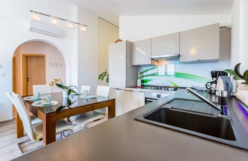 Medulin Apartment | Feel-good vacation home right by the sea, 80m from the beach, family-friendly