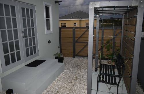 West Coast House | Feels like home 1 Bed retreat conveniently located to many places of interest.