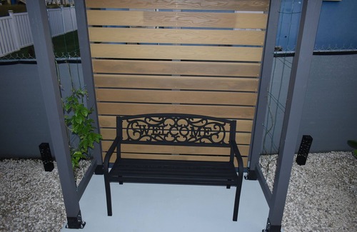 West Coast House | Feels like home 1 Bed retreat conveniently located to many places of interest.