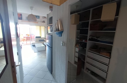 Les Sablettes Apartment | Feet in the water