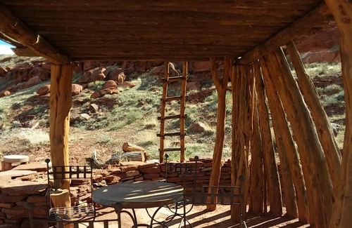 Moab House | Female Hogan, disc golf, kayaks, ATV, wildlife, hiking, beach, pet friendly