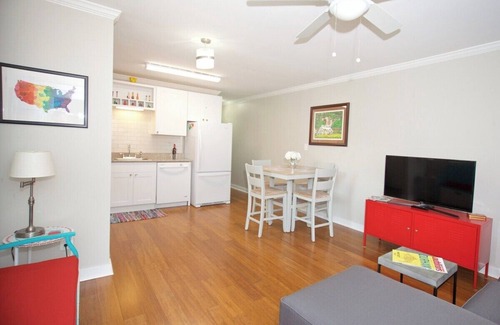 Duke Park House | Fenced+2 Families+DownTown+Sleeps 8+Pets+FastWiFi+