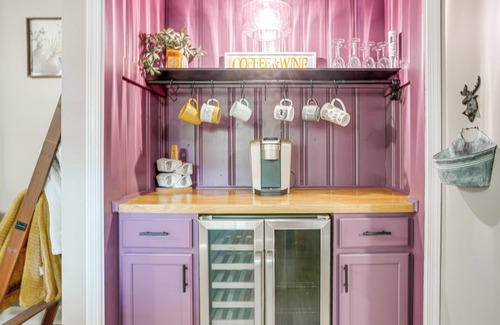 Elkton House | Fenced-In Yard: Home 7 Mi to Shenandoah Nat'l Park