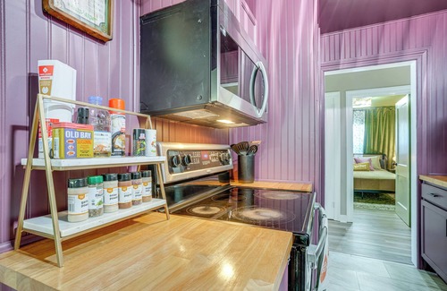 Elkton House | Fenced-In Yard: Home 7 Mi to Shenandoah Nat'l Park