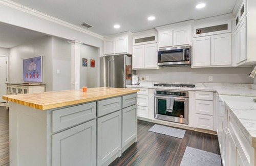 Weslaco House | Fenced Yard: Home < 1 Mi to Mayor Pablo Peña Park