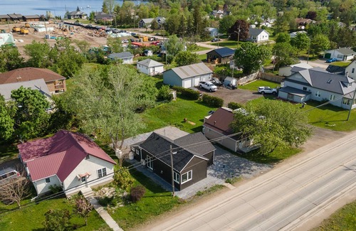 Fenelon Falls House | Fenelon Falls Kawarthas gem steps from public beach and water access.