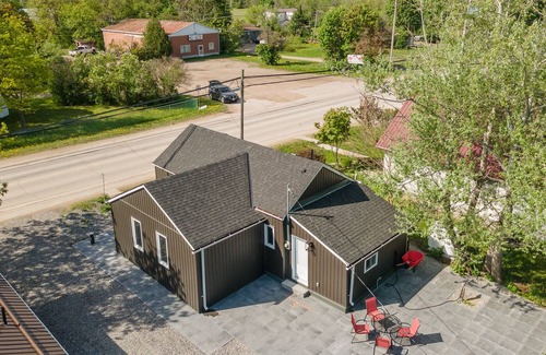 Fenelon Falls House | Fenelon Falls Kawarthas gem steps from public beach and water access.