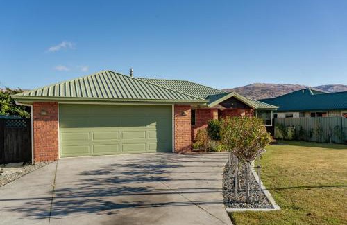 Lowburn House | Fenwick - Cromwell Holiday Home