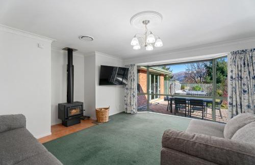 Lowburn House | Fenwick - Cromwell Holiday Home