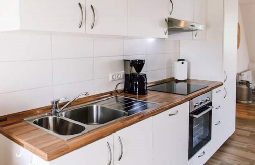 Barsbek Apartment | Ferien am Strand, Ruhig Netflix & 24/7 Check-in