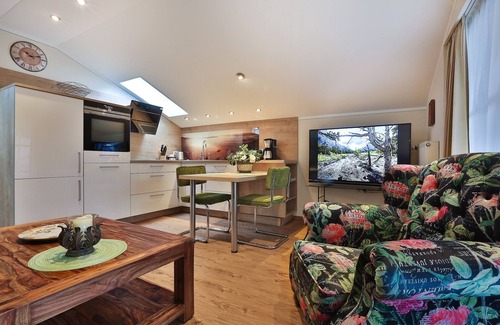 Ramsau bei Berchtesgaden Apartment | Ferienwohnung Nr. 4, mit Balkon und Bergblick, 48 qm