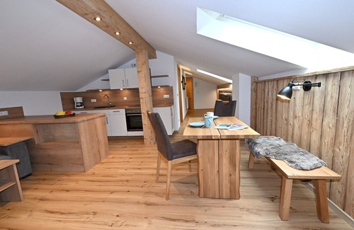 Ramsau Apartment | Ferienwohnung Hochalm, 1-2 Personen, 47 qm, Dusche/WC, Südbalkon, TV, separates Schlafzimmer, Nichtraucher, Dachgeschoss