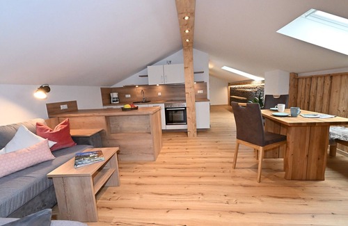 Ramsau Apartment | Ferienwohnung Hochalm, 1-2 Personen, 47 qm, Dusche/WC, Südbalkon, TV, separates Schlafzimmer, Nichtraucher, Dachgeschoss