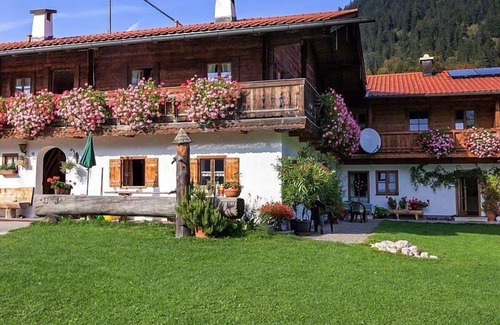Ramsau bei Berchtesgaden Apartment | Ferienwohnung d' Holzstubn, 1-4 Personen, 75qm, 2 separate Schlafzimmer mit eigener Dusche/WC, Obergeschoss