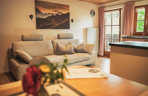 Ramsau bei Berchtesgaden Apartment | Ferienwohnung Vogelnest, 2-4 Personen, 42 qm, Dusche/WC, TV, W-LAN, Ostbalkon, 2 separate Schlafzimmer, Nichtraucher