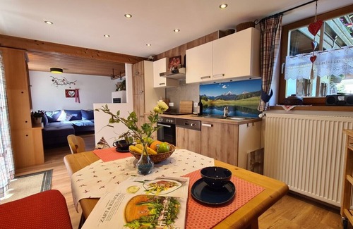 Ramsau Apartment | Ferienwohnung Nr. 1, 1-2 Personen, 60 qm, Dusche/WC, Terrasse, TV, W-LAN, 1 Schlafzimmer + 1 Wohnschlafzimmer, Kachelofen