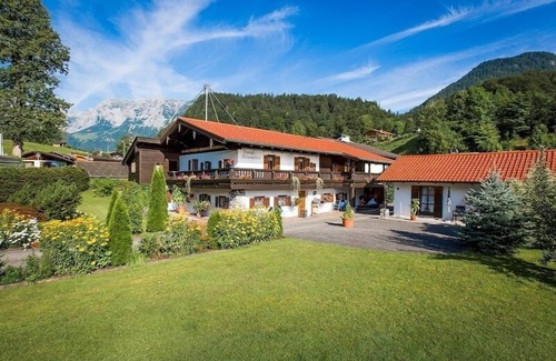 Ramsau Apartment | Ferienwohnung Nr. 1, 1-2 Personen, 60 qm, Dusche/WC, Terrasse, TV, W-LAN, 1 Schlafzimmer + 1 Wohnschlafzimmer, Kachelofen
