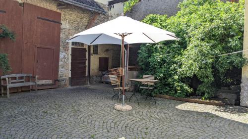 Birlenbach House | Ferienhäuschen mit Hof in Birlenbach