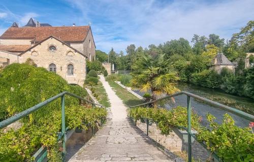 Verteuil-sur-Charente House | Ferienhaus mit Charakter und Terrasse in perfekter Lage