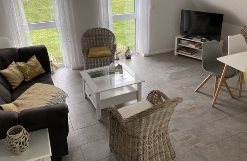 Oldenswort Apartment | Ferienhaus Hemmerdeich OG Apartment for 4 pers. directly on the Eider