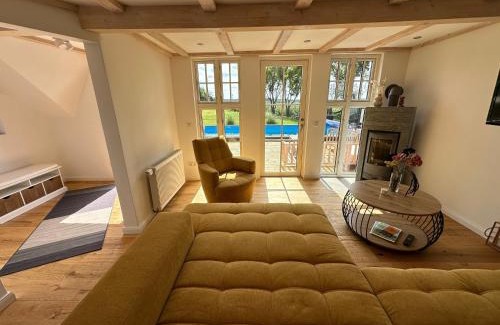 Ostermarsch House | Ferienhaus"Huus an`t Diek" Luxus in Deichnähe mit Pool, Nähe Norddeich