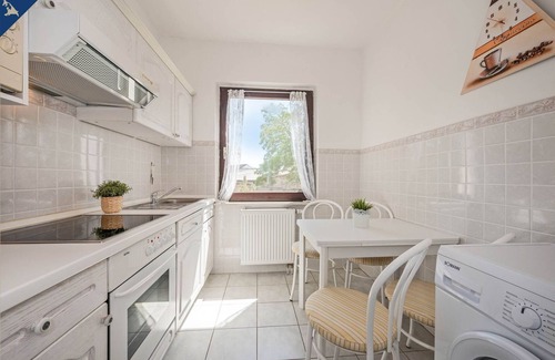 Mellenthin House | Ferienhaus Mellenthin - Geräumiges Ferienhaus in Ländlicher Idylle mit Stellplatz, Wlan und Terrasse