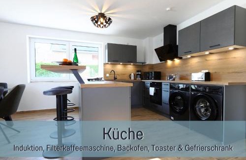 Hockelheim House | Ferienhaus Northeim - 300qm - 3 Wohnungen - 12 Zimmer - bis 18 Gäste - Kleinkinder reisen gratis - für Familien und Gruppen - Küchen mit Spühlmaschine Backofen, Mikrowelle - Smart-TV - WLAN - Fußbodenheizung, Klimaanlage & Raffstores - nähe Göttingen