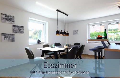 Hockelheim House | Ferienhaus Northeim - 300qm - 3 Wohnungen - 12 Zimmer - bis 18 Gäste - Kleinkinder reisen gratis - für Familien und Gruppen - Küchen mit Spühlmaschine Backofen, Mikrowelle - Smart-TV - WLAN - Fußbodenheizung, Klimaanlage & Raffstores - nähe Göttingen