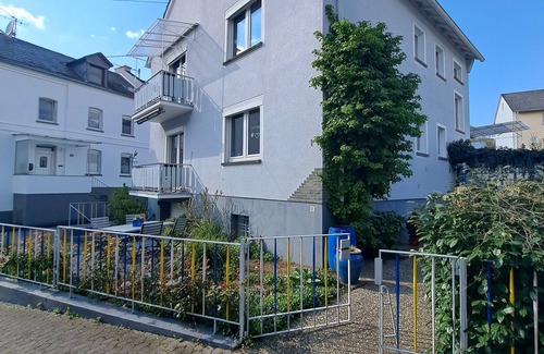 Filsen Apartment | Ferienhaus Steigrhein Apartment mit Balkon und Flussblick im Erdgeschoss
