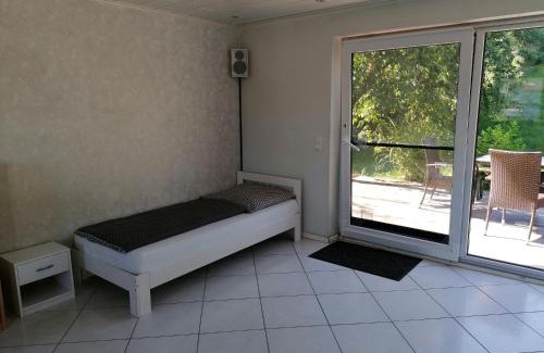 Oehringen House | Ferienhaus Stein, TOP Monteurwohnung, sehr groß, 4 Einzelzimmer, Doppelzimmer, Übernachtung bis zu 8 Personen möglich