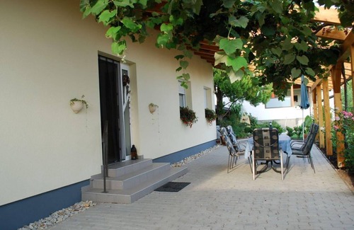 Illmitz Apartment | Ferienhaus Unger Heidi - Ferienhaus/2 Schlafräume/bad, WC