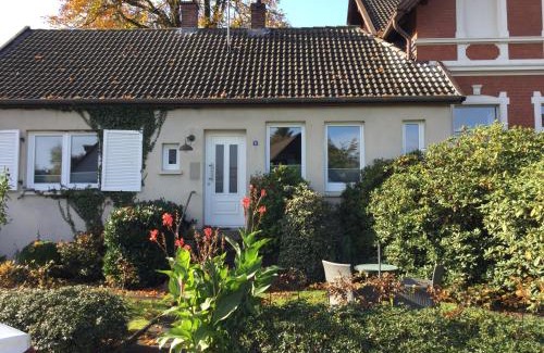 Ziegelhof House | Ferienhaus Us lütt Hus und das Zimmer Linde im Haupthaus