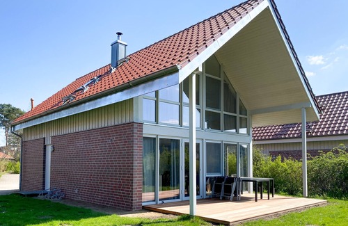 Muritz House | Ferienhaus Wiesengeflüster W10 mit Sauna, Kamin und Garten