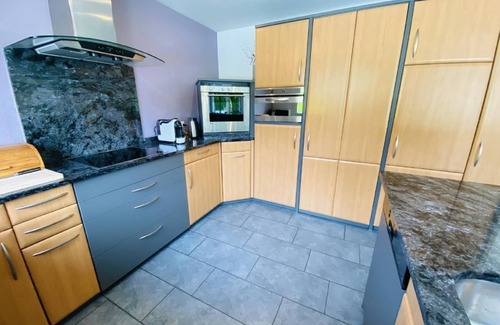 Dottikon House | Ferienvilla "Leons Holiday Homes"